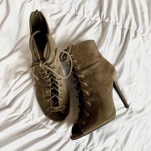 Lace up Heeled Boots